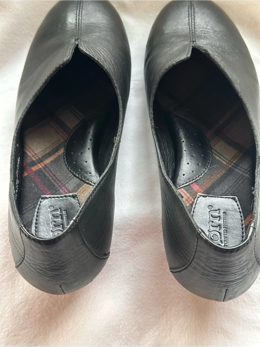 Born Women's Black Leather Slip-On Flats